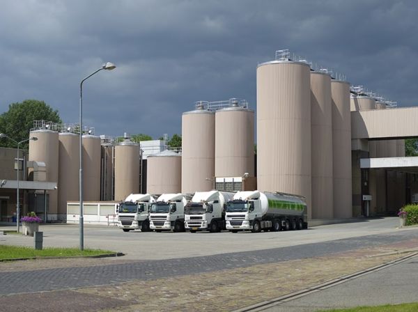 Use of a robot in bunker silo food processing industry